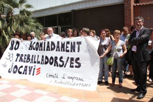 La plantilla de Jocavi d'Arbúcies es concentra davant la fàbrica per reclamar que es retiri l'ERO 