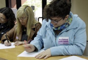 Una vintena de figuerenques inscriuen el seu cos al Registre de la Propietat