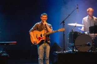 Joan Dausà omple el Teatre Municipal de Girona en l'estrena de 'On seràs demà?'