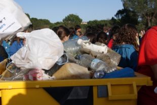 Recullen catorze tones de residus en un tram de dos quilòmetres del riu Daró