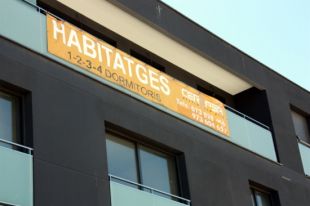 El nombre d'hipoteques sobre habitatges cau el febrer un 32% en relació amb l'any passat