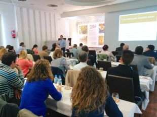 Uns 70 professionals s'apleguen a Calonge interessats per l'enoturisme