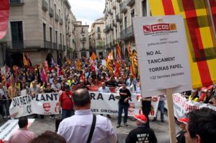 Clam contra el tancament de Torraspapel al Primer de Maig a Girona