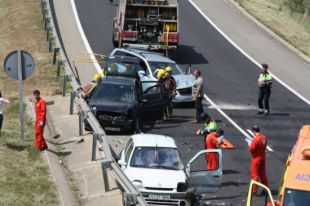 Dos ferits greus en un accident amb tres vehicles a Cassà de la Selva