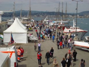 Més de 15.000 persones passen pel festival mariner Palamós Terra de Mar