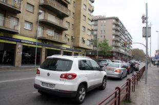 Un de cada quatre cotxes que circula per Girona porta pneumàtics poc segurs