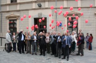 Càritas Diocesana de Girona celebra mig segle d'història llançant 50 globus