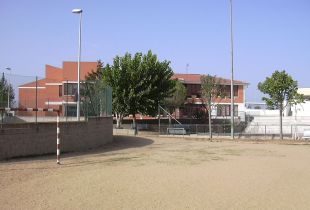 Una dona de la neteja viu un 'dia de fúria' i destrossa l'escola d'Hostalric