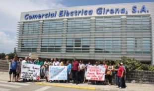 Empleats de Comercial Elèctrica reclamen una sortida digna davant el tancament de l'empresa