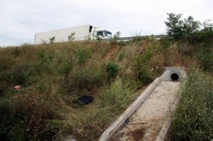 Mor una dona en precipitar-se per un marge de 10 metres a l'AP-7