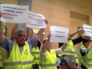 Els iaioflautes irrompen al ple de la Diputació de Girona