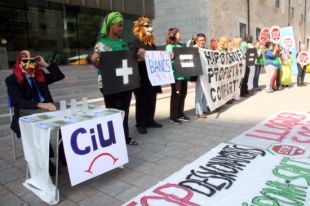 La PAH protesta a Girona contra la figura de la propietat compartida