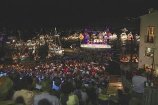 40.000 persones es reuneixen a Calella de Palafrugell en la cantada d'havaneres