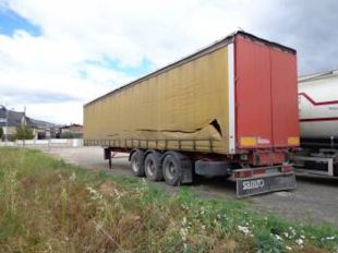 Detinguts dos homes per sostraure la càrrega de dos camions estacionats