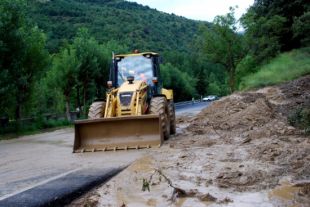 La pluja provoca una esllavissada a Rialp i obliga a tallar la R3 entre Vic i Puigcerdà