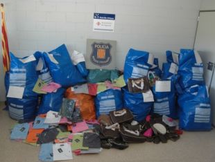 Els Mossos comissen més de 1.900 objectes falsificats de marques conegudes a Figueres