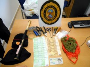 Fuig de la policia saltant per un penya-segat a Platja d'Aro