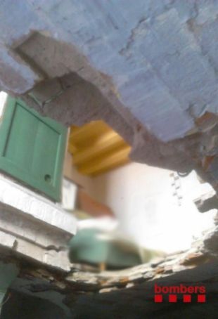 Dos ferits lleus en l'esfondrament d'una casa a Castelló d'Empúries