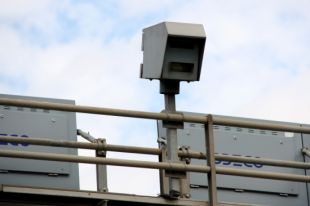 Trànsit farcirà de radars informatius les carreteres catalanes per evitar accidents