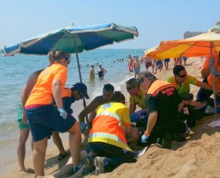 Salven la vida a un home que s'ofegava a la platja de S'Abanell de Blanes