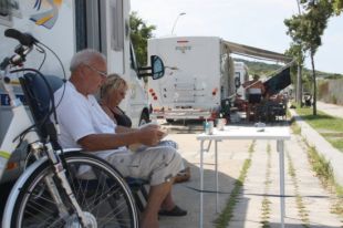 Creix el nombre d'autocaravanes que passen les vacances en pàrquings gratuïts