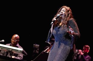 Gloria Gaynor segueix 'sobrevivint' damunt els escenaris