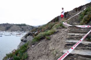Cadaqués mantindrà tancada la cala del despreniment de roca mortal