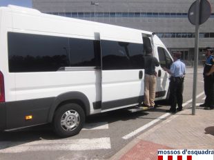 Denuncien a l'Aeroport de Girona 11 taxis pirates i 23 autobusos per irregularitats