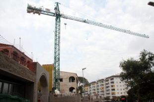 El jove mort a Lloret en caure d'una grua es va colar sol a l'obra