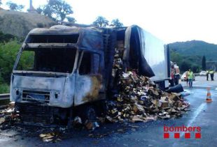 L'incendi del camió al Pertús deixa fins a 19 quilòmetres de cua