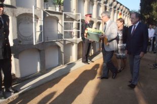 Reivindicació dels valors de 'fermesa, humilitat i amor a la pàtria' davant la tomba de Josep Irla
