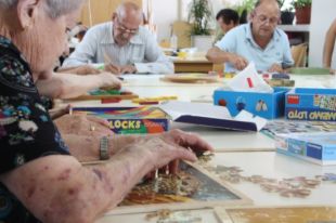 Un residència d'Olot dota malalts d'Alzheimer amb GPS per localitzar-los