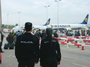 Sis detinguts a l’Aeroport de Girona per falsificació de documents i usurpació d’identitat
