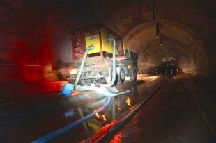 Continuen els treballs per extreure l'aigua del túnel del TAV a Girona