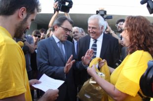 Mas crida els ciutadans a ser a primera línia per defensar dignitat i respecte per a Catalunya 