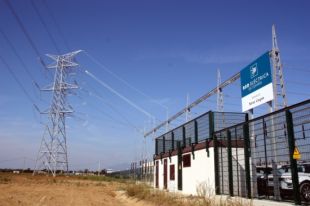 Red Eléctrica posa en tensió el tram aeri de la MAT entre Bescanó i Santa Llogaia d'Àlguema