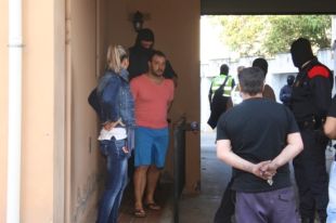 Un detingut i tres denunciats per traficar amb marihuana des d'un pis de Celrà