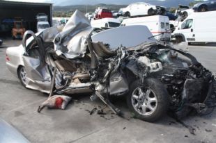 Mor una dona en xocar contra un camió a l'AP-7