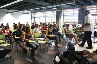 La prova de castellà de les PAU tenia textos de Miguel Mihura i Juan Goytisolo