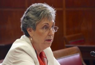 La UdG estudia retirar el títol 'honoris causa' a Encarna Roca, membre del TC