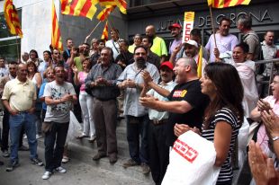 Jutgen sis empleats de la neteja acampats a la seu del Govern a Girona per desobeir la Policia Local 