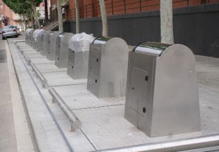 Roses instal·la cinc noves illes de contenidors soterrats