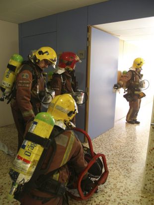 Realitzen un simulacre d'incendi a l'Hospital Santa Caterina de Salt