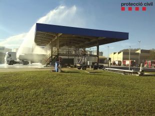 Executen un simulacre d'incendi a l'empresa de productes petrolífers CLH S.A. de Girona