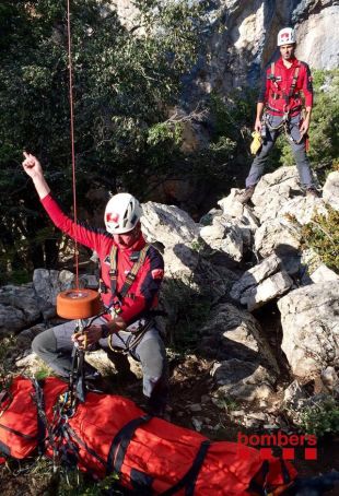 Rescaten un escalador ferit en caure de 7 metres a Sadernes