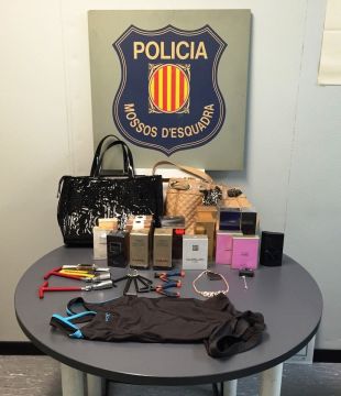 Quatre detinguts per robar perfums valorats en més de 2.400 euros a la Jonquera