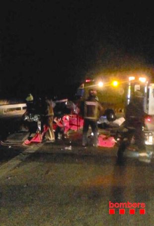 Un ferit greu en un accident de trànsit entre un cotxe i un camió al Far d'Empordà