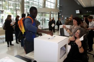 Un total de 3.139 persones voten a la Delegació del Govern a Girona després del 9-N