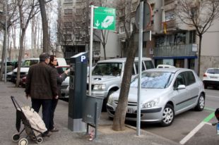 La zona verda d’aparcament a Girona es podrà pagar per trimestres