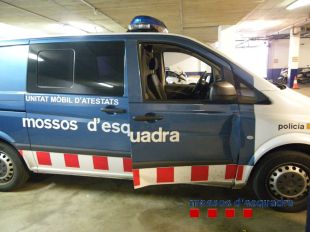 Detingut després d'intentar atropellar tres Mossos i xocar contra un furgó policial a Salt